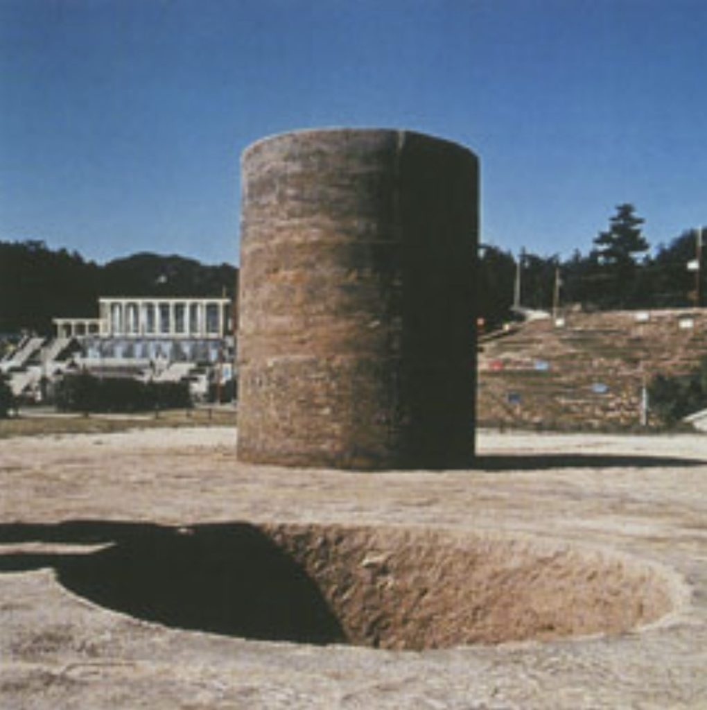 関根伸夫 「位相 - 大地」(1968)